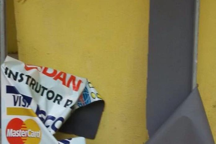 Flyer da placa foi totalmente danificado