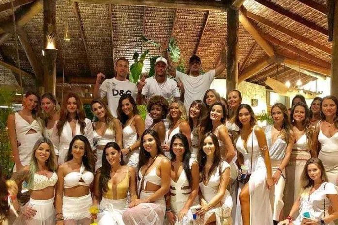 Neymar, Medina e Arthur Melo passam Ano Novo ao lado de 26 mulheres