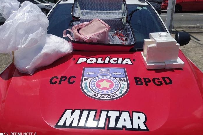 Droga foi apreendida com passageira de ônibus que seguia para São Paulo.