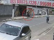 Polícia divulga imagens de homem que furtou motocicleta em supermercado na parte alta de Maceió