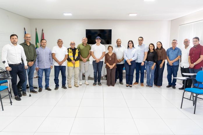 Prefeito Eduardo Bulhões se reúne com secretários e presidente da Câmara para alinhar ações em Santana do Ipanema