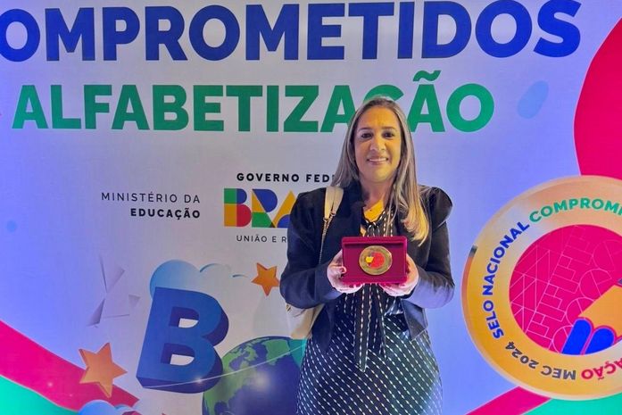 Fal Farias de Mata Grande recebe Selo Nacional - Ouro da Educação