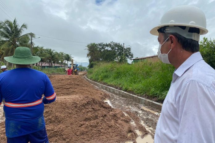 Prefeito de Anadia vistoria início das obras do Minha Cidade Linda