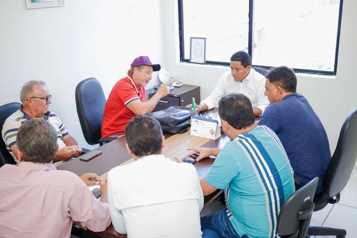 Prefeito Júlio Cezar recebe diretoria do CSE e reafirma apoio ao Clube