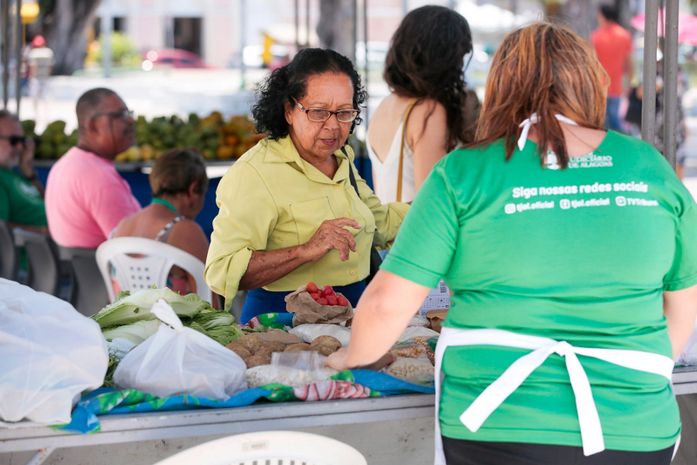 Feira agroecológica do TJAL leva produtos orgânicos à população