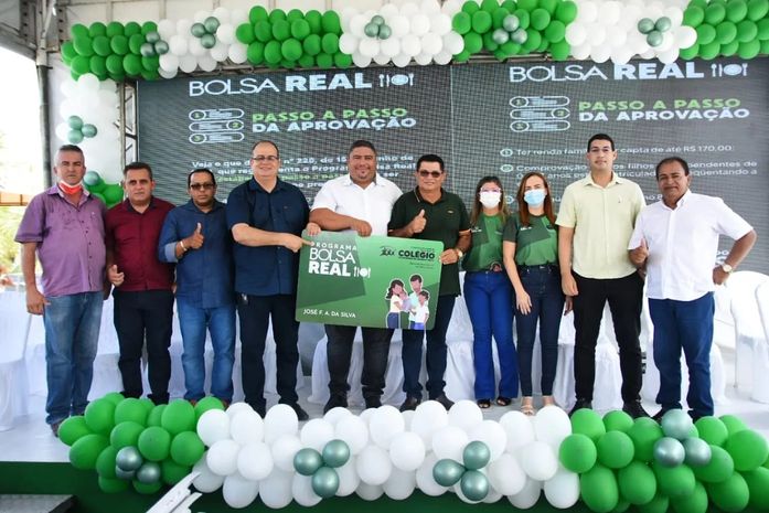 Prefeitura de Porto Real do Colégio realiza entrega do cartão do primeiro programa de redistribuição de renda do município