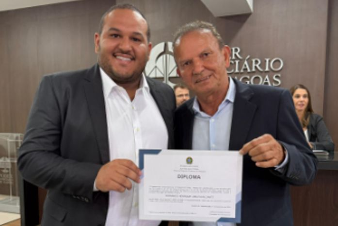 Fernando Cavalcante é diplomado em Matriz de Camaragibe