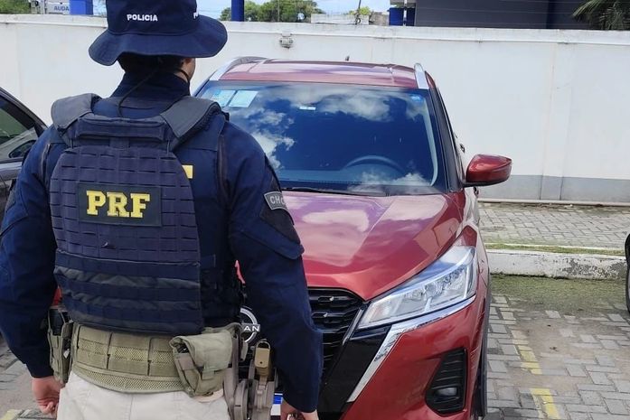 Veículo roubado no ES é recuperado em Maceió; mulher foi detida