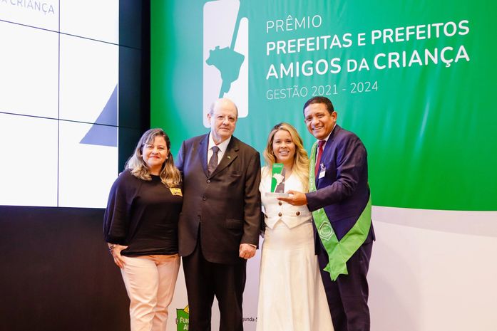 Júlio Cezar recebe em Brasília prêmio Prefeito Amigo da Criança, da Fundação Abrinq