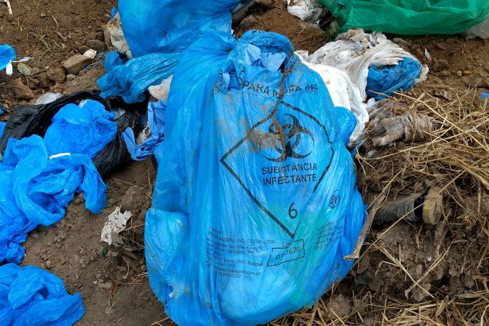 Lavanderia é autuada por descarte irregular de roupas contaminadas