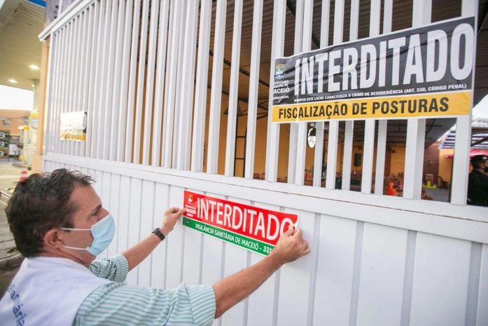 Bar é interditado por descumprimento do decreto de distanciamento social em Maceió