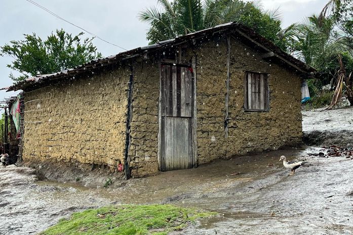 MPF inspeciona casas de taipa e cobra soluções emergenciais para comunidade Wassu Cocal, em Joaquim Gomes