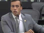 Deputado Delegado Leonam protocola pedido de CPI para investigar recondução de secretário da Saúde