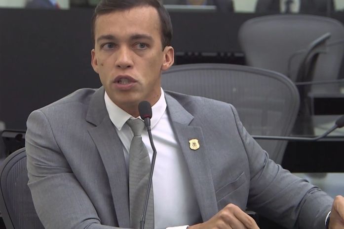 Deputado Delegado Leonam protocola pedido de CPI para investigar recondução de secretário da Saúde