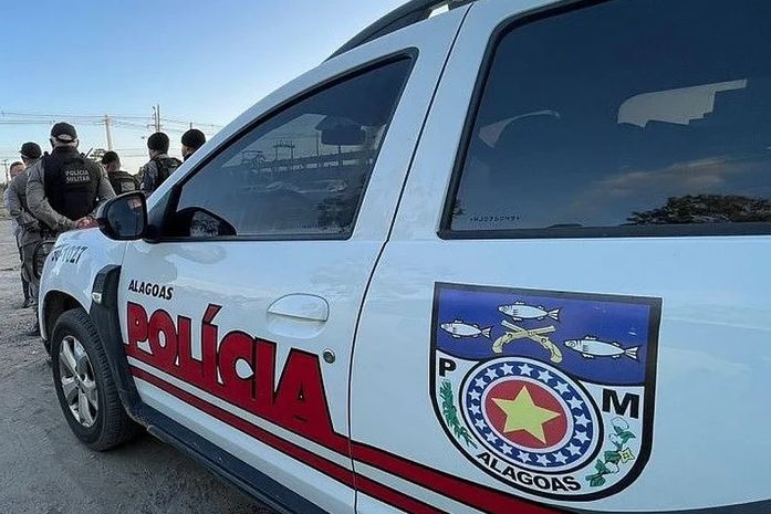 Ônibus com trabalhadores rurais sai da pista na AL-115, em Igaci