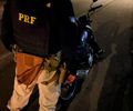 Motociclista sem capacete é preso com veículo roubado em Atalaia 