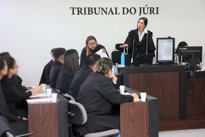 Juíza Paula Pontes conduziu a sessão do júri, em Murici. 