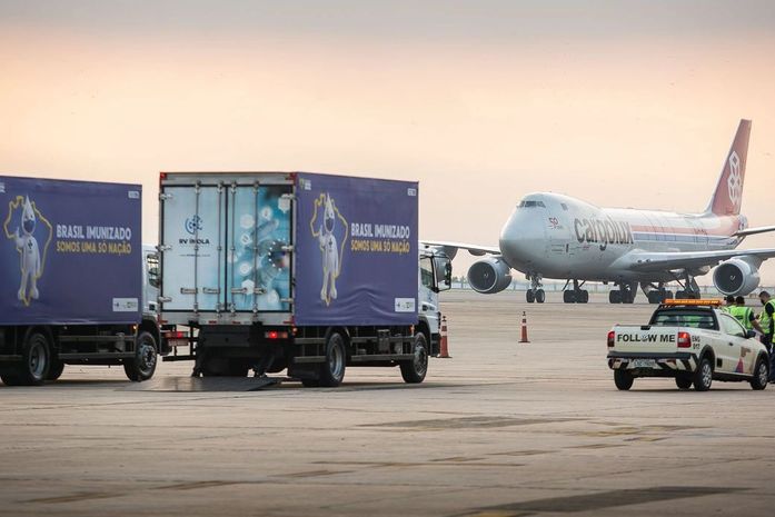 Fiocruz recebe insumos para produção de vacina da Oxford/AstraZeneca