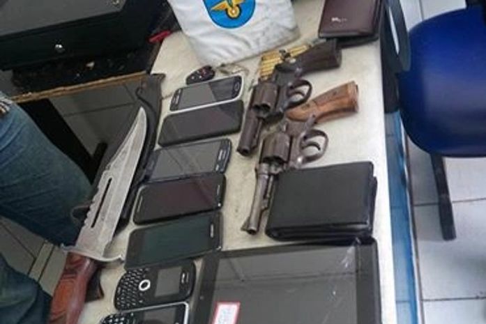 Suspeitos colidem em veículo durante fuga e são presos