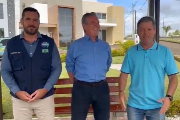 Collor ao lado de Leonardo Dias e Cabo Bebeto