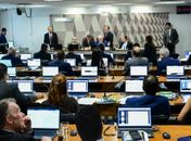 Em votação unânime, CCJ do Senado rejeita e enterra PEC da Blindagem
