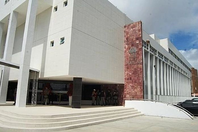Acusado de disparar três tiros contra homem no Village Campestre enfrenta júri popular em Maceió