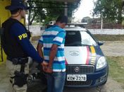 Durante operação nas rodovias, PRF prende duas pessoas com arma e drogas 