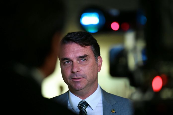 O “sistema” contra Flávio Bolsonaro