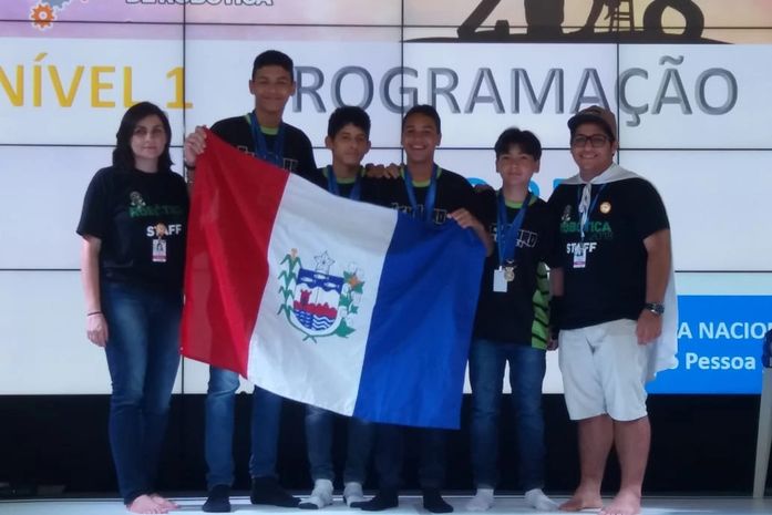 Alunos da Escola Araújo Lobo se destacam em Olimpíada Brasileira de Robótica, em João Pessoa