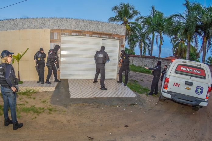 Doze pessoas são presas e um menor apreendido acusados de homicídio, roubo e estelionato