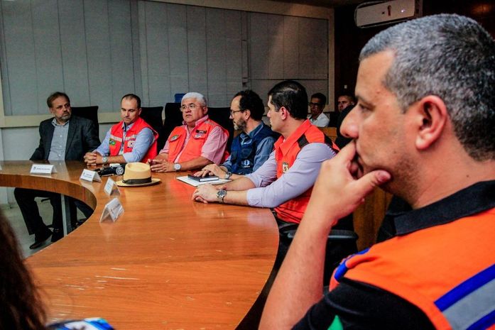 Coletiva de imprensa com a Defesa Civil Nacional, Estadual e Municipal.