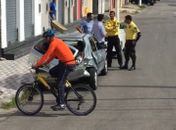 VLT colide com veículo em cruzamento no Poço