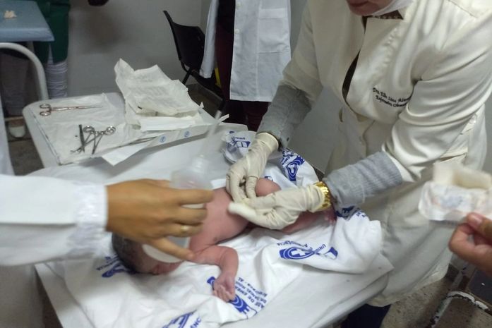 Bebê nasce durante exame pré-natal