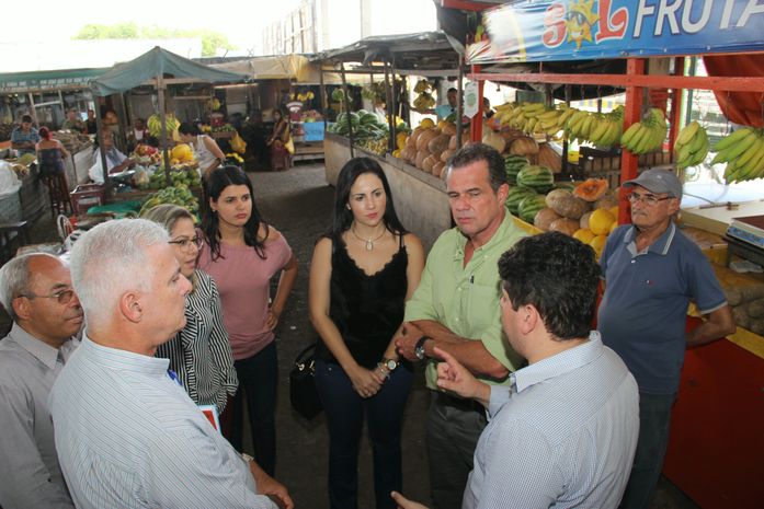 comissão visita mercado público após denúncia de vereador