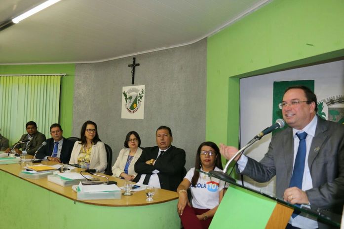 Escola 10 fortalece vínculos e reacende pacto pela Educação, diz Luciano Barbosa