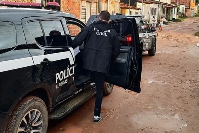 Com prisão preventiva decretada, homem que agrediu companheira se entrega à PC