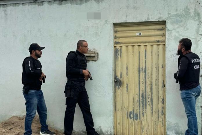 Homem é preso após tentar matar companheira a facadas, no interior