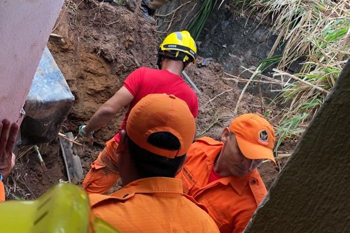 Militares do Corpo de Bombeiros fizeram buscas pela vítima