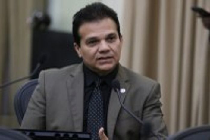 Ricardo Nezinho solicita construção de nova escola em Minador do Negrão