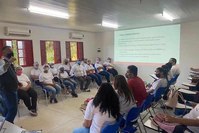 Procon Maceió faz palestras sobre direitos dos consumidores