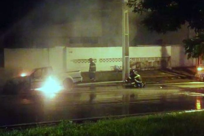 Vídeo: Veículo pega fogo na Avenida Fernandes Lima