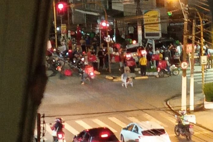População impede motorista de retirar carro após acidente na Jatiúca; veja vídeo 