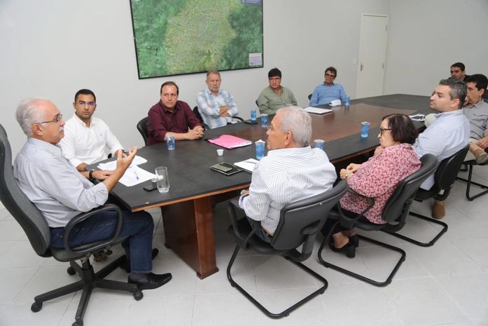 Teófilo se reúne com FGV para realizar diagnóstico administrativo do município