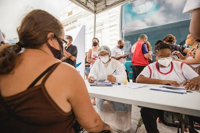 Ônibus já vacinou cerca de 4500 pessoas desde o início das atividades em Maceió 