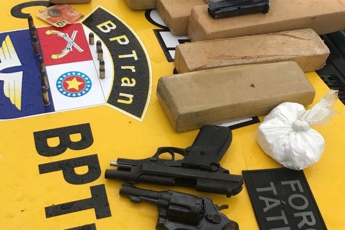 Casal é preso com armas e mais de 9 kg de drogas