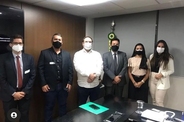 Vereador Pablo Fênix acompanha prefeito Luciano Barbosa, em evento do FNDE, em Brasília