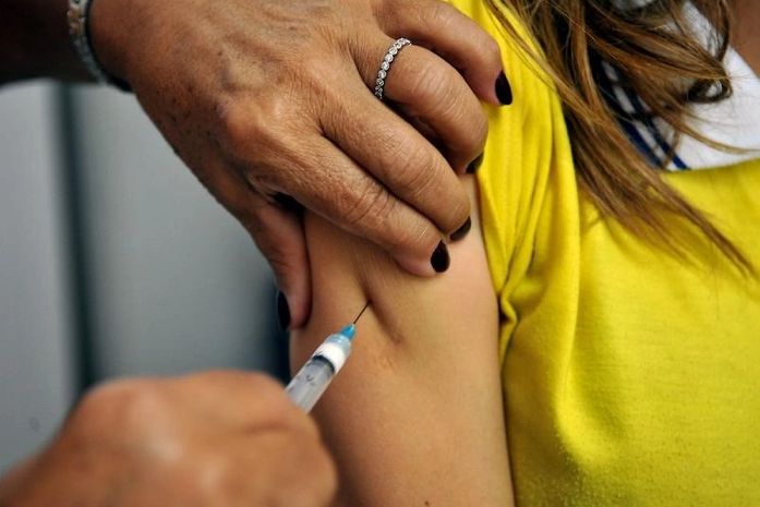 Imunização de vacina contra HPV em meninas