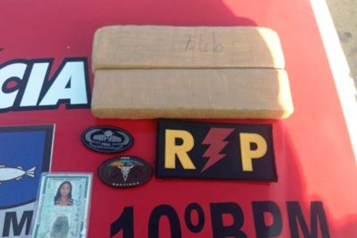 Polícia prende trio e apreende 2kg de entorpecentes