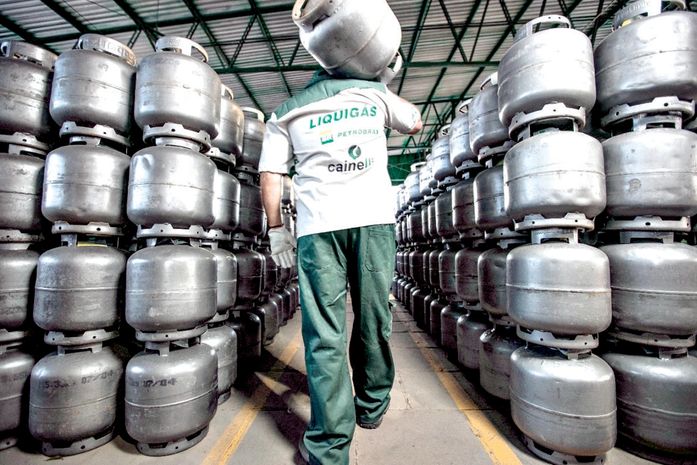 Com novo reajuste, preço do gás de cozinha comprometerá 10% do valor do salário mínimo