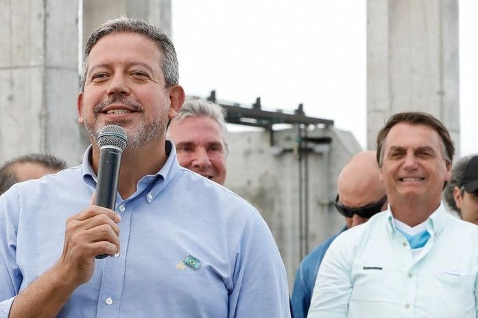 Ida de Bolsonaro para PL é condicionada ao apoio do partido à reeleição de Lira na Câmara